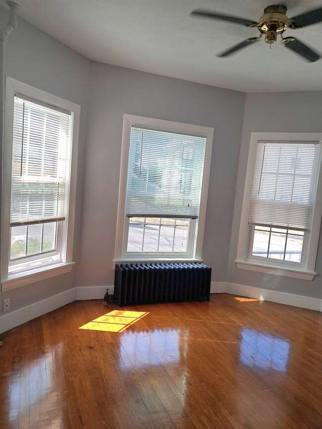 6 Beacon St, Nashua, NH 03064 - photo 4