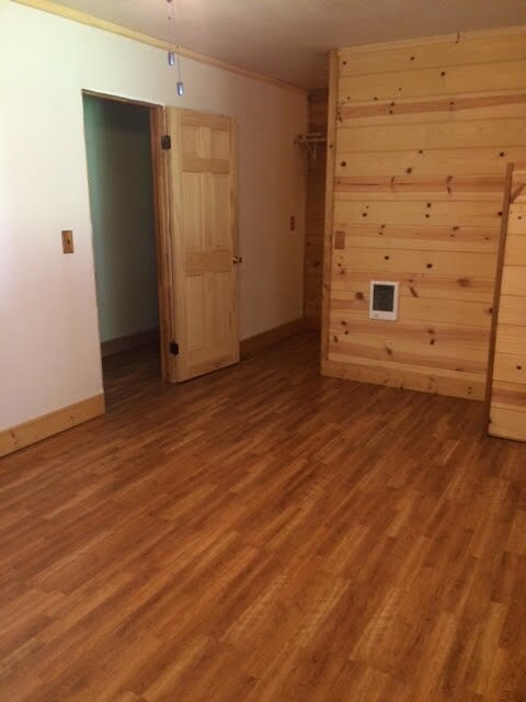 1st bedroom- entrance into closet