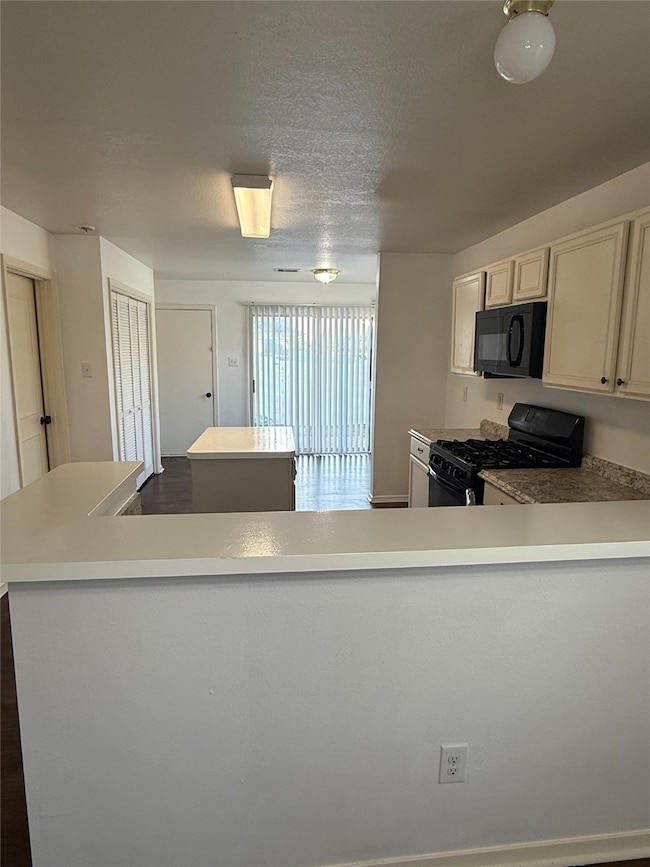 1639 Nichole Woods Dr, Houston, TX 77047 - photo 2