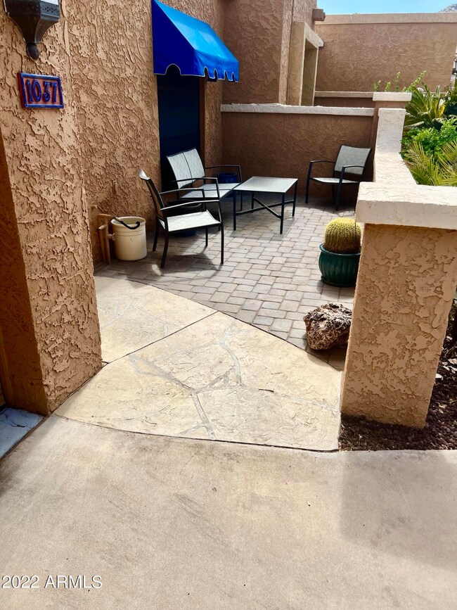 1037 E Lois Ln, Phoenix, AZ 85020 - photo 2