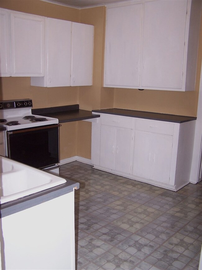 546 N Crosby St, Tekoa, WA 99033 - photo 5