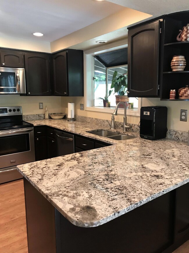 700 Freeman Rd, Central Point, OR 97502 - photo 6