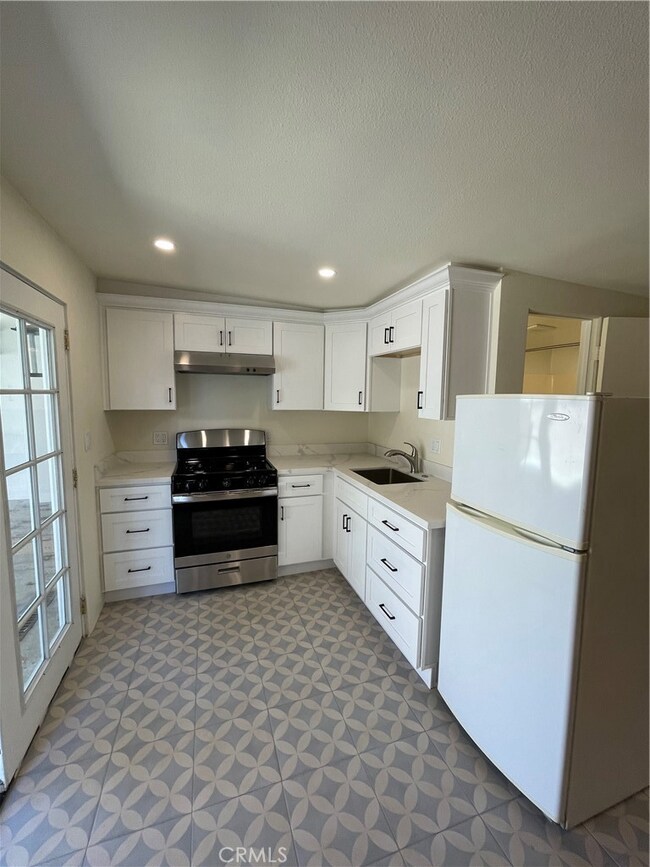 1127 N Verdugo Rd unit B, Glendale, CA 91206 - photo 2