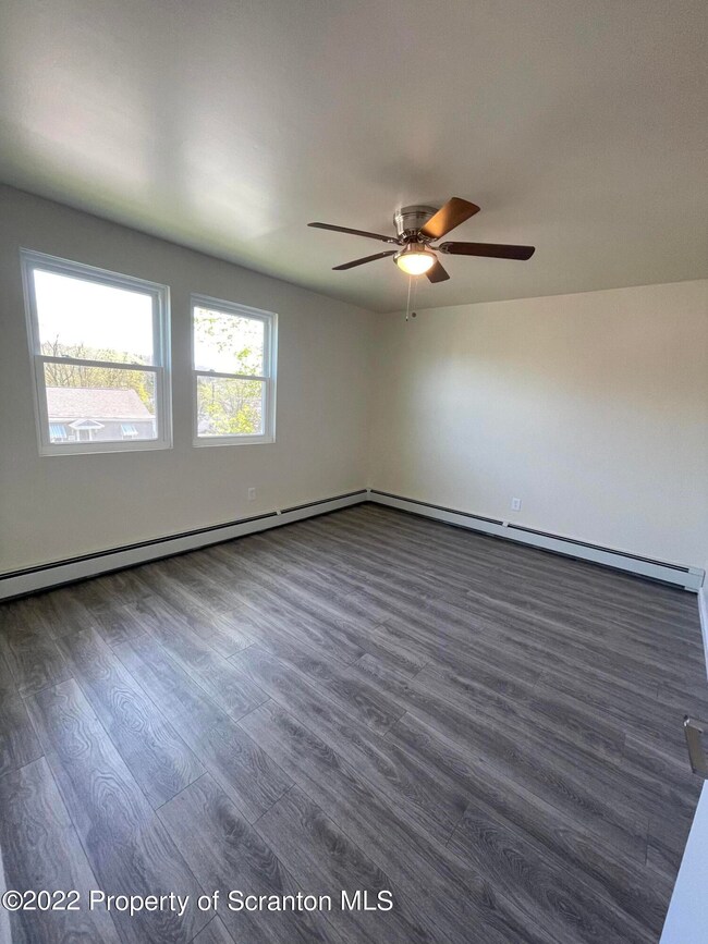 913 Lincoln St, Scranton, PA 18519 - photo 7