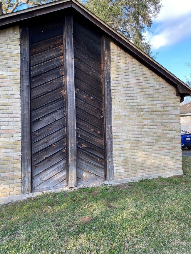 2681 S Woodloch St, Conroe, TX 77385 - photo 3