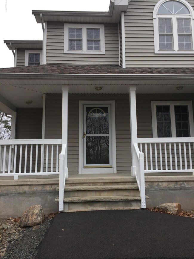 427 Laramie Rd, Effort, PA 18330 - photo 4