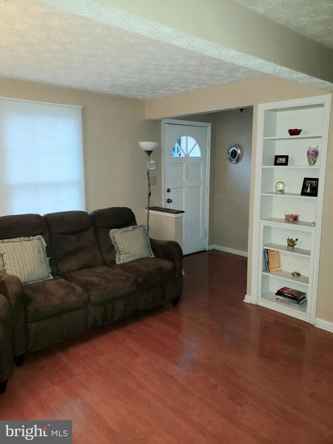 8164 Hazy Dawn Ct, Pasadena, MD 21122 - photo 2