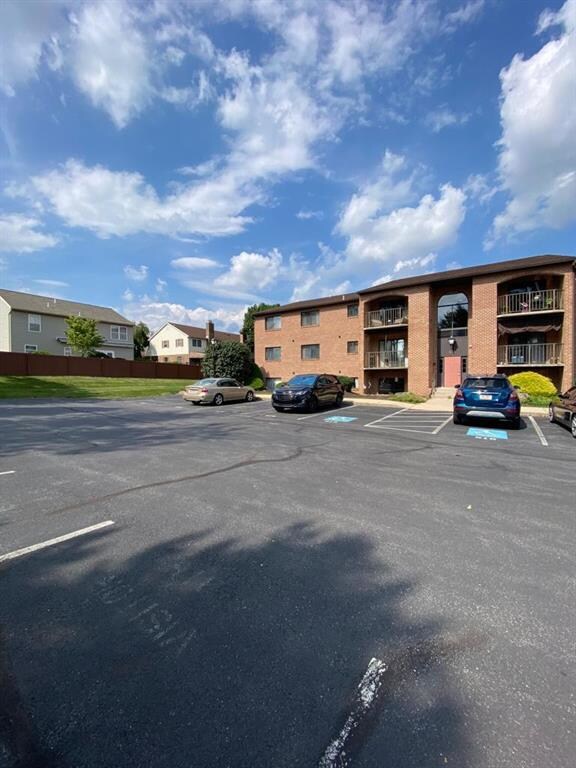 916 Cold Spring Rd unit 12, Allentown, PA 18103 - photo 3