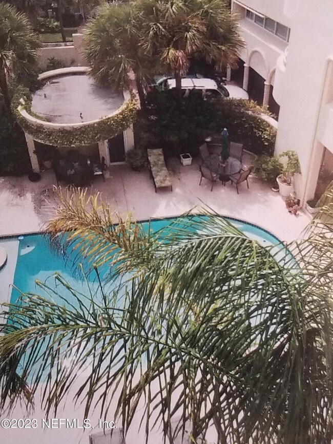 POOL AND CABANA BATH