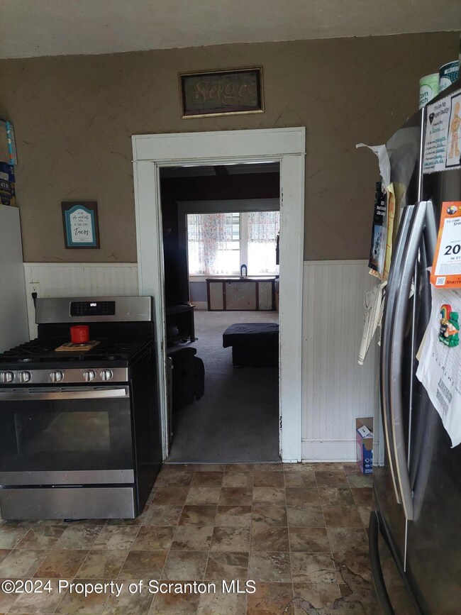 1129 Amherst St, Scranton, PA 18504 - photo 5