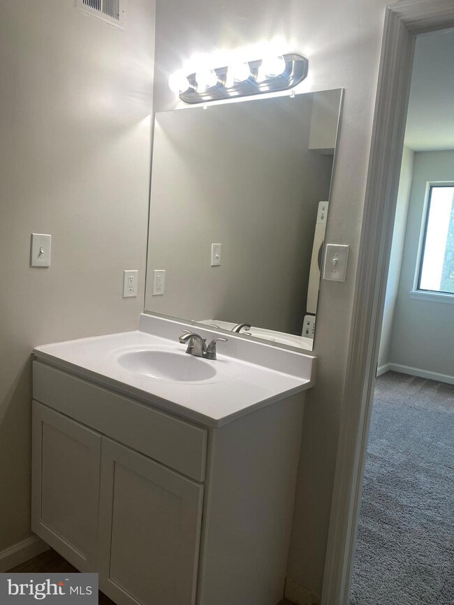 402 Shelby Ct, Sicklerville, NJ 08081 - photo 7