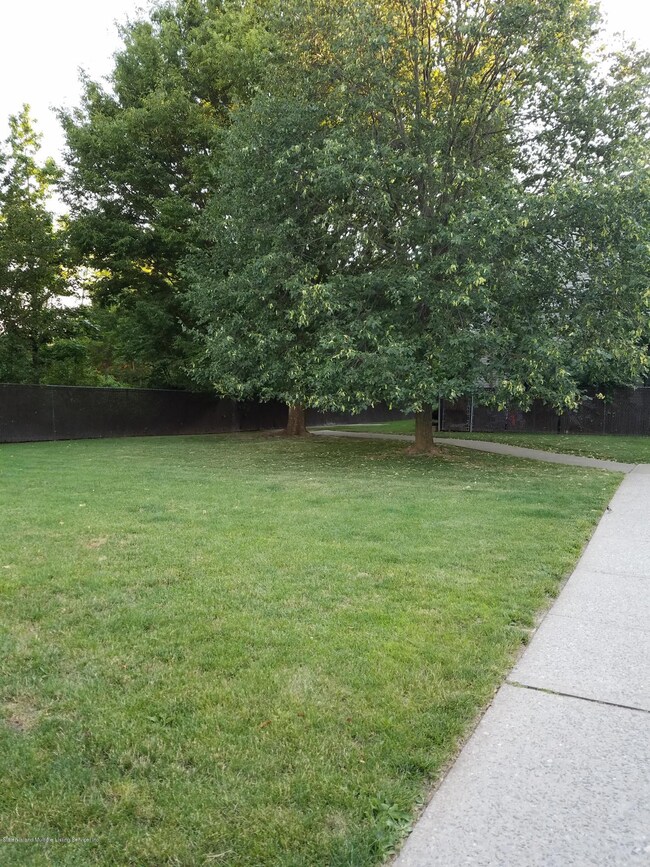 360 Barlow Ave unit 26, Staten Island, NY 10308 - photo 4