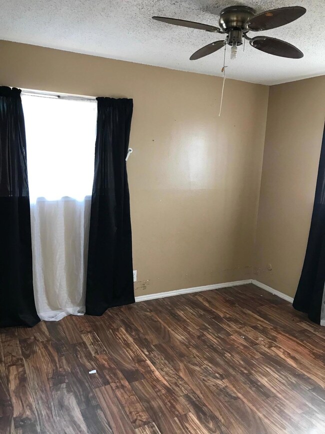 7835 Broadway Dr, El Paso, TX 79915 - photo 6