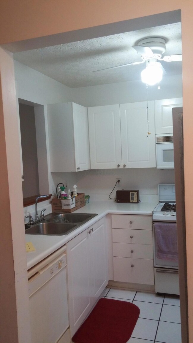 Fully applianced kitchen