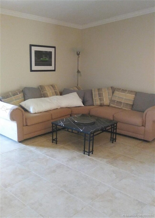 LIVING ROOM SECTIONAL SOFA