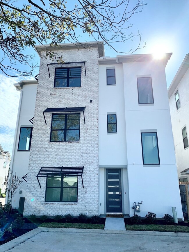 1751 Ojeman Spring Ln, Houston, TX 77055 - photo 2