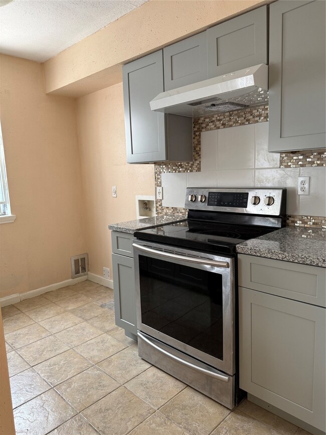 9350 Country Creek Dr unit 1, Houston, TX 77036 - photo 6