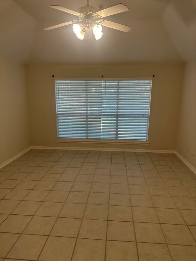 15915 Clear Pointe Dr, Cypress, TX 77429 - photo 7