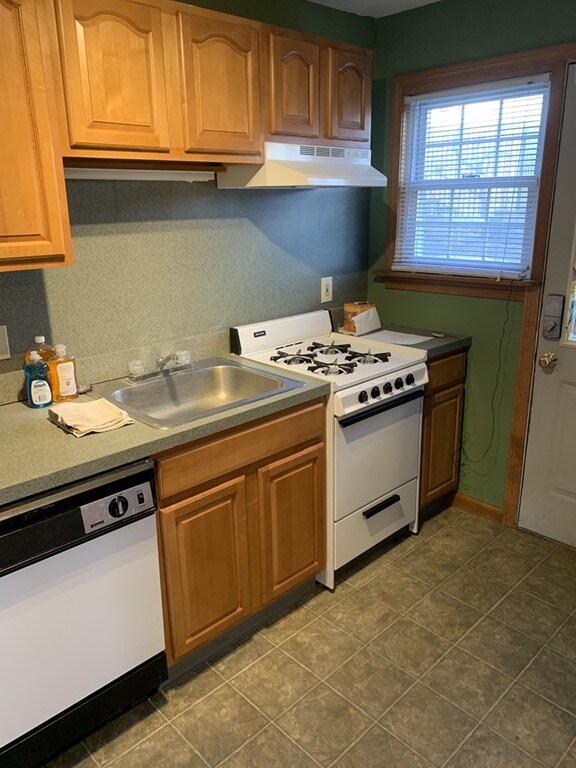 448 Cold Spring Ave, West Springfield, MA 01089 - photo 4