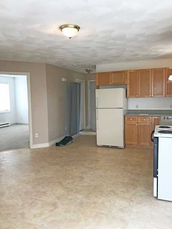 487 Humphrey St unit 1, Swampscott, MA 01907 - photo 2