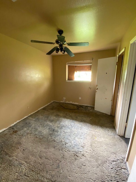 811 Grenshaw St, Houston, TX 77088 - photo 6