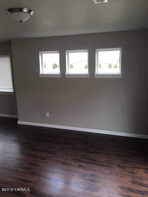 Fremont Family and Living Room Windows