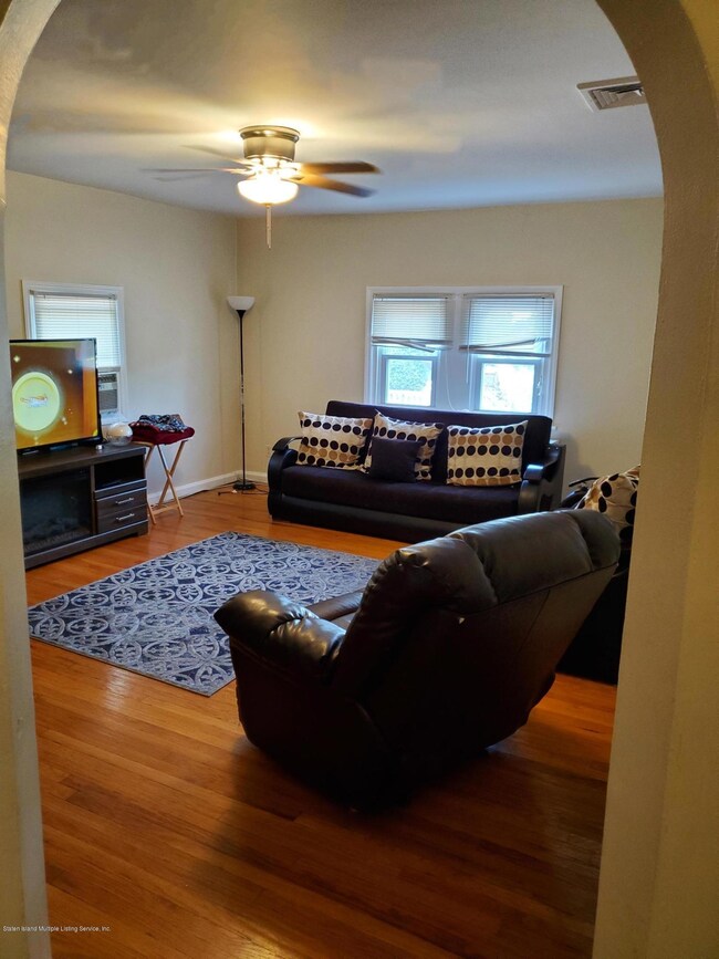 166 Jerome Ave, Staten Island, NY 10305 - photo 7