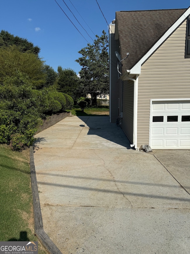 7235 Coral Lake Dr, Flowery Branch, GA 30542 - photo 4