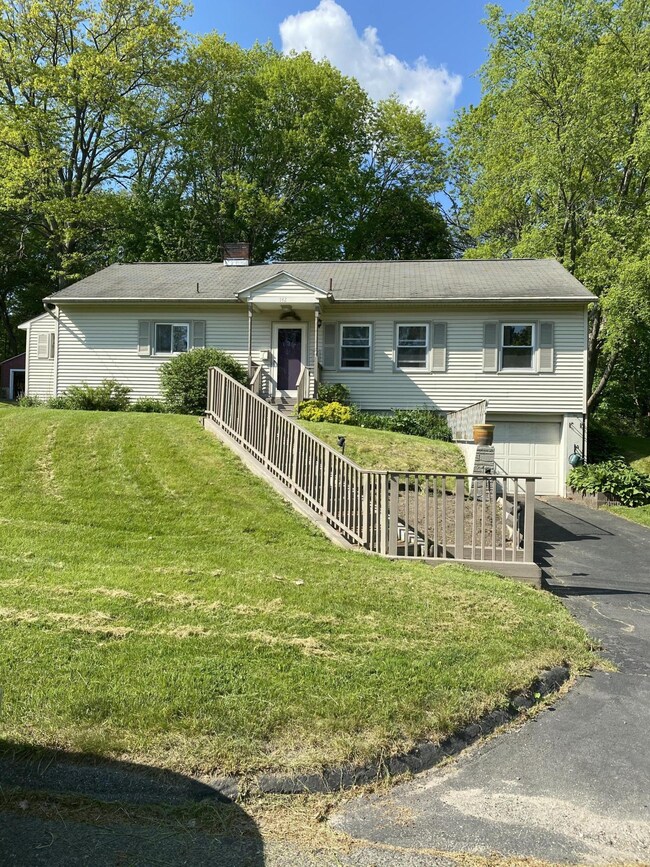 142 Allengate Ave, Pittsfield, MA 01201 - photo 3