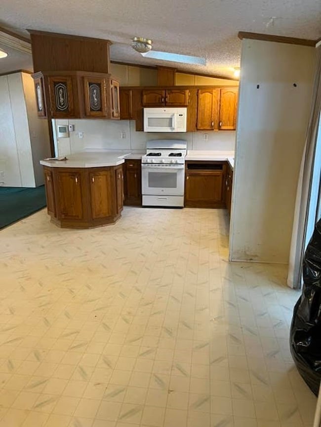 W4817 Chrissie Cir, Shawano, WI 54166 - photo 6