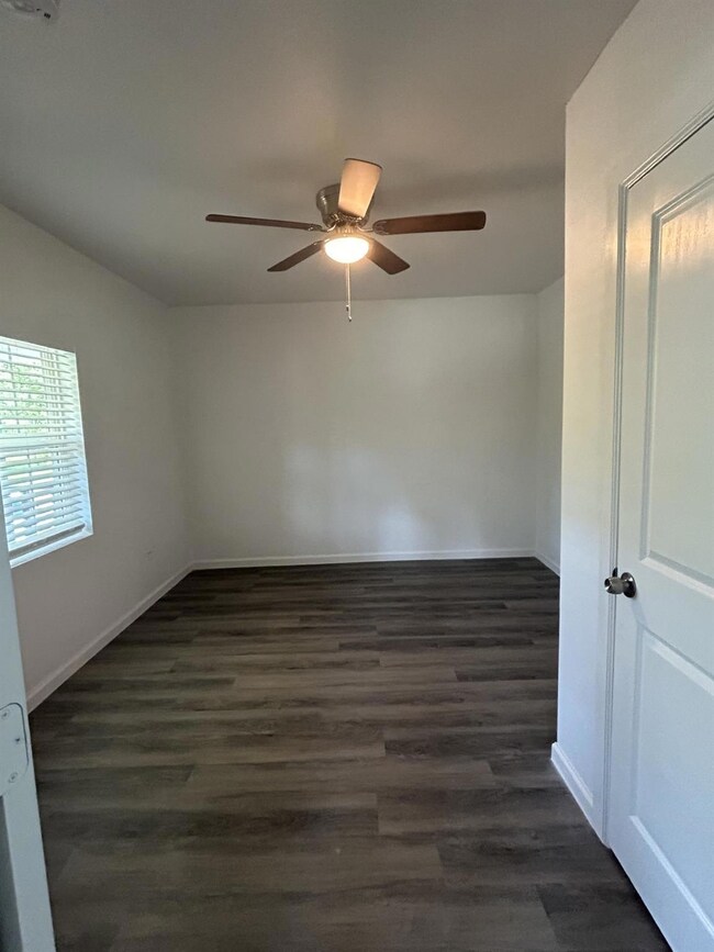 219 S 4th St, Bonham, TX 75418 - photo 5