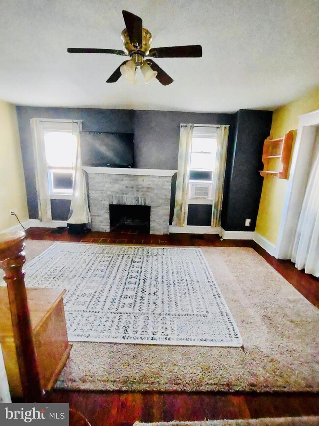 1183 E 9th St, Crum Lynne, PA 19022 - photo 3