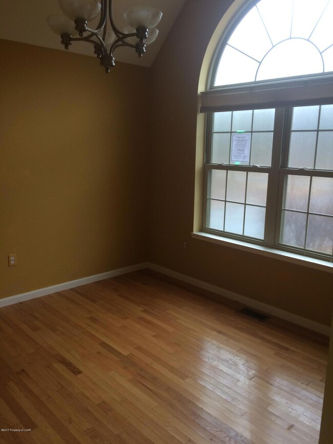 39 Pawnee Ave, Hazleton, PA 18202 - photo 4