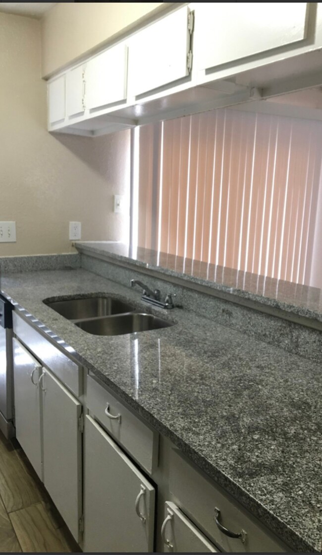 Comparable floorplan: counter/floor finishes may v