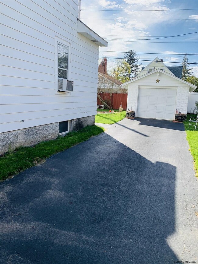 189 Sycamore St, Albany, NY 12209 - photo 3