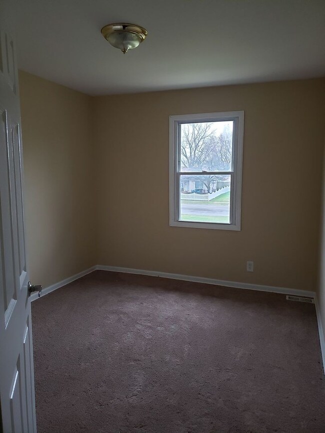 1320 Ironwood Ct unit C, Aurora, IL 60506 - photo 5