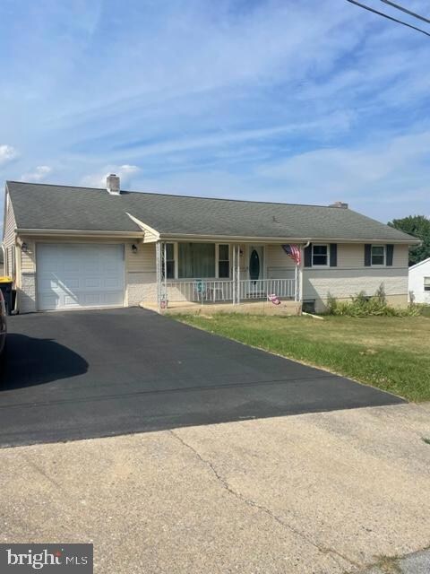 315 Lyman Ave, Womelsdorf, PA 19567 - photo 2