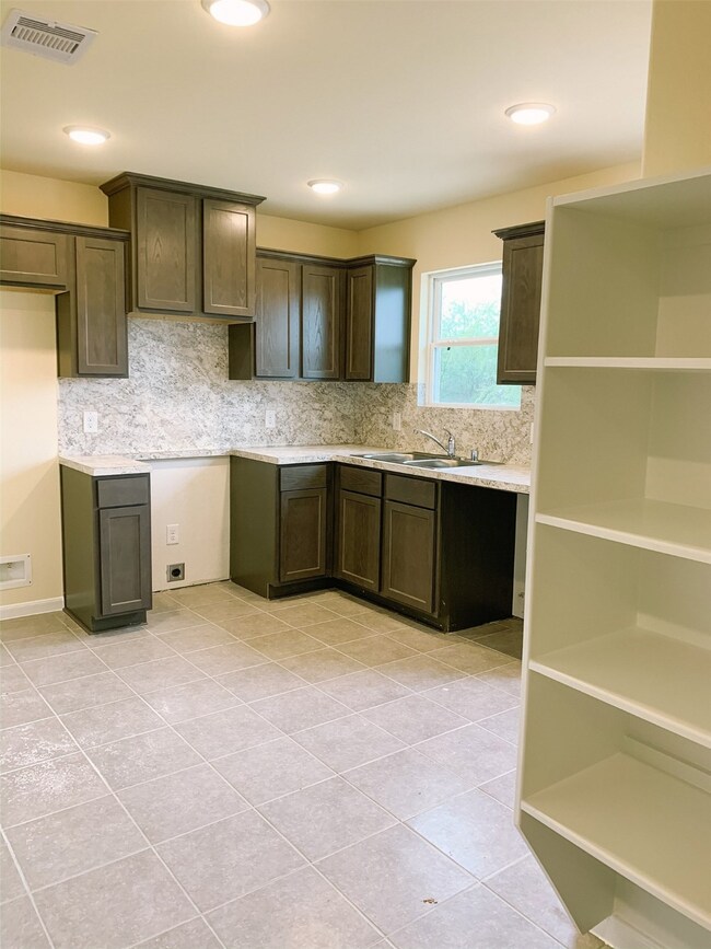 8421 W 1st St, Needville, TX 77461 - photo 5