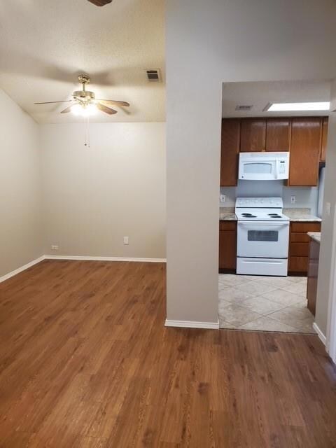 640 Bellaire Dr unit C, Hurst, TX 76053 - photo 4