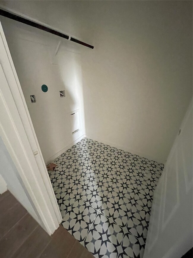 3130 Emerald Hills Dr, Angleton, TX 77515 - photo 3