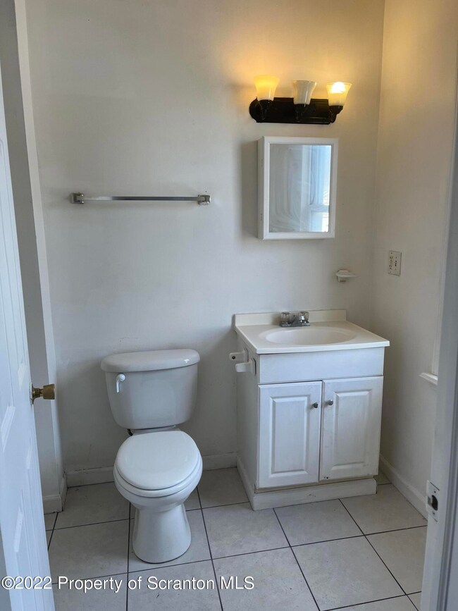108 E Market Apt 5 St, Scranton, PA 18508 - photo 5