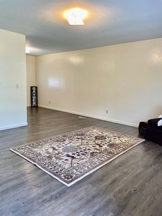 Family Room joins the kitchen / Dining area