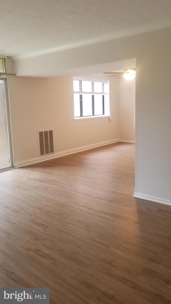 1662 Parkcrest Cir unit 2A/301, Reston, VA 20190 - photo 6