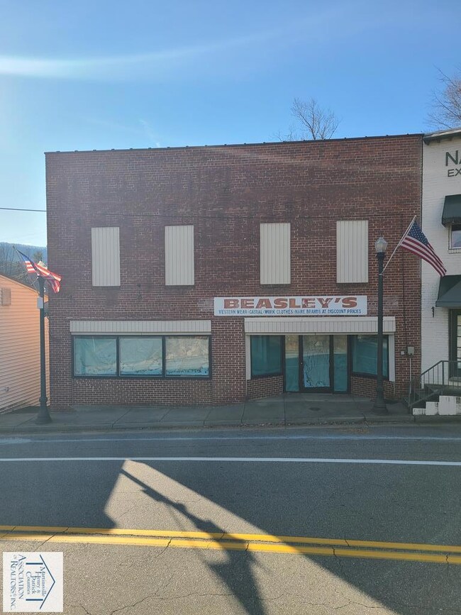 302 Patrick Ave, Stuart, VA 24171 - photo 2