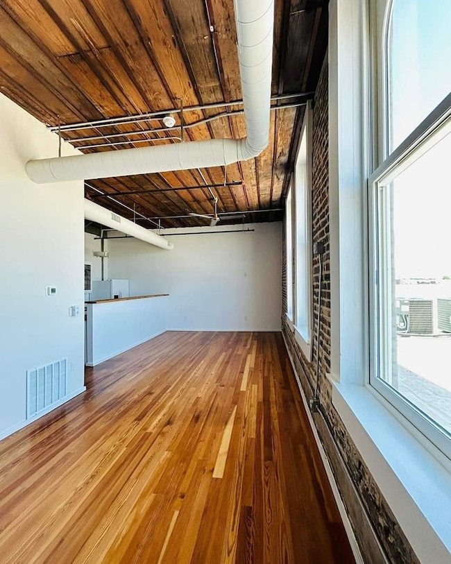 201 E Chambers St unit 204, Cleburne, TX 76031 - photo 2