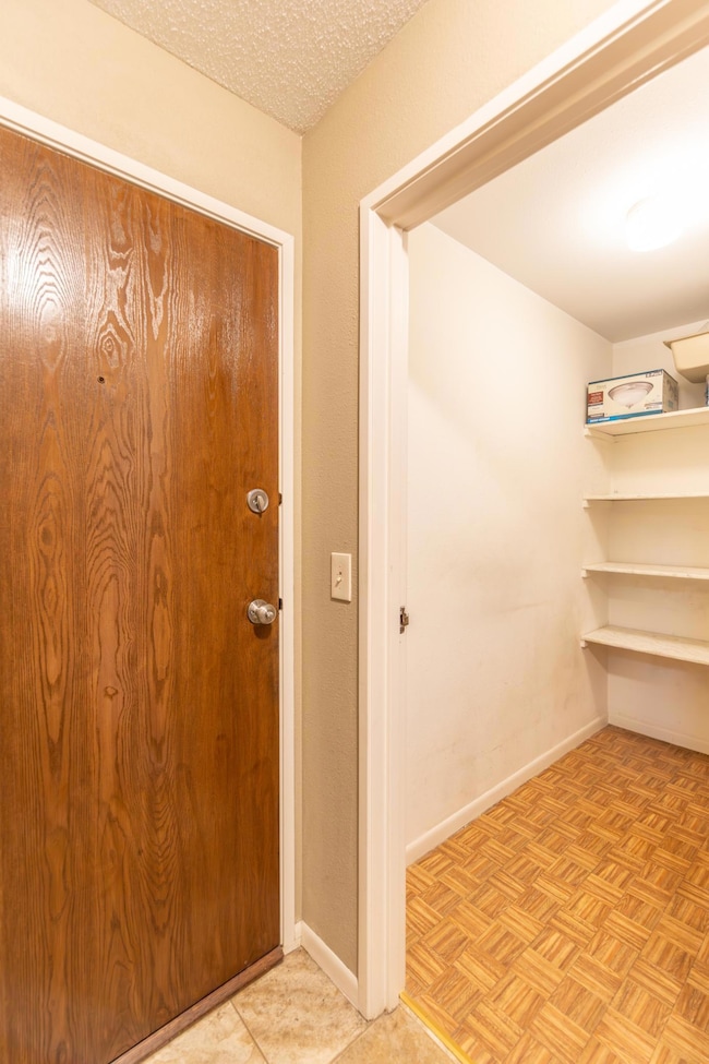 Entry / Storage Room