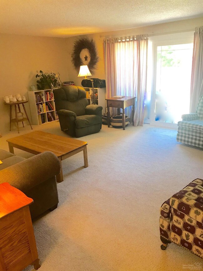 1624 NE Meadow Ln, Bend, OR 97701 - photo 2