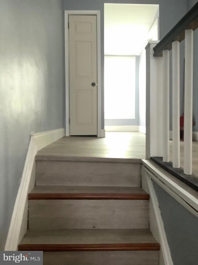 526 Macdade Blvd unit 3RD FLOOR, Darby, PA 19023 - photo 3