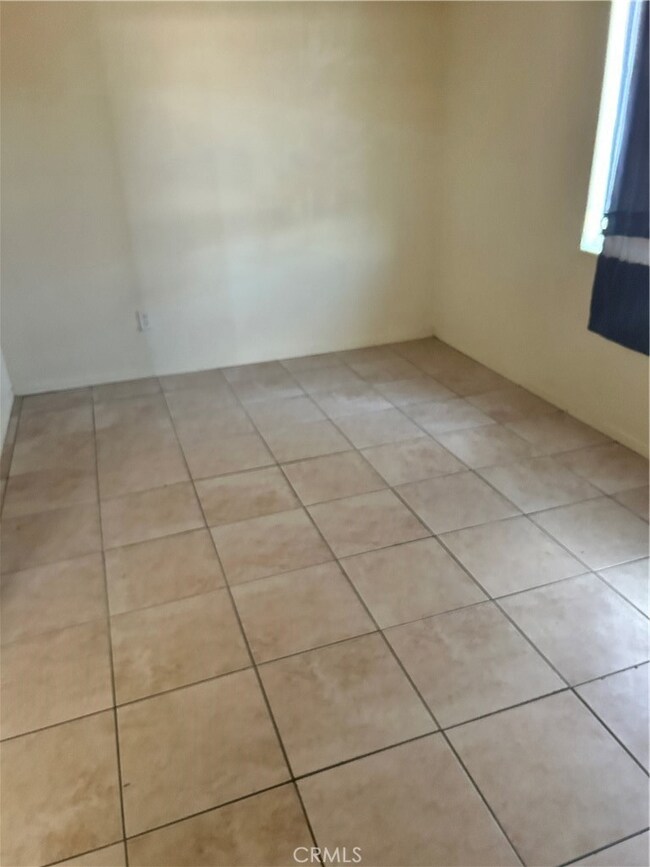 15557 5th St, Victorville, CA 92395 - photo 2