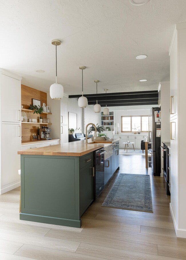 View livingroom kitchen